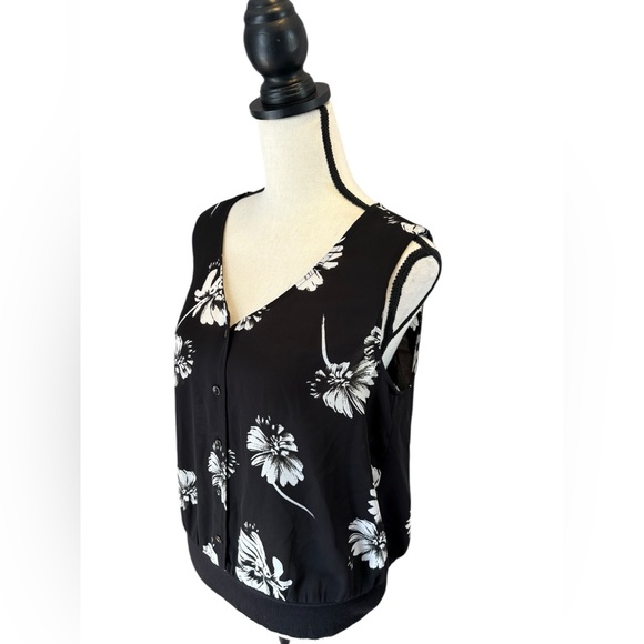 EUC CABi Floral Black and White Women's Top Size S - Picture 4 of 9